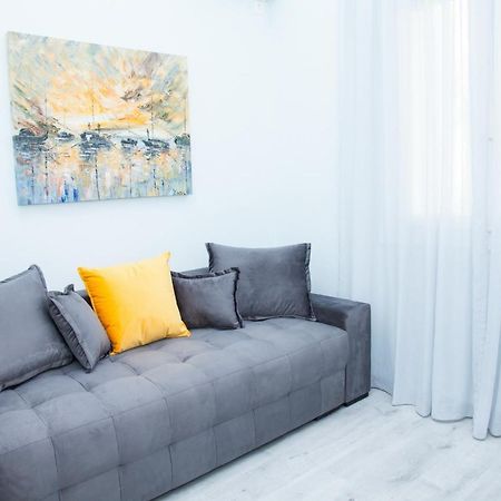 Sunny And Minimal Apt In Glyfada With 3 Bdrm Atena Exterior foto