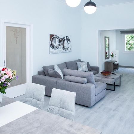 Sunny And Minimal Apt In Glyfada With 3 Bdrm Atena Exterior foto