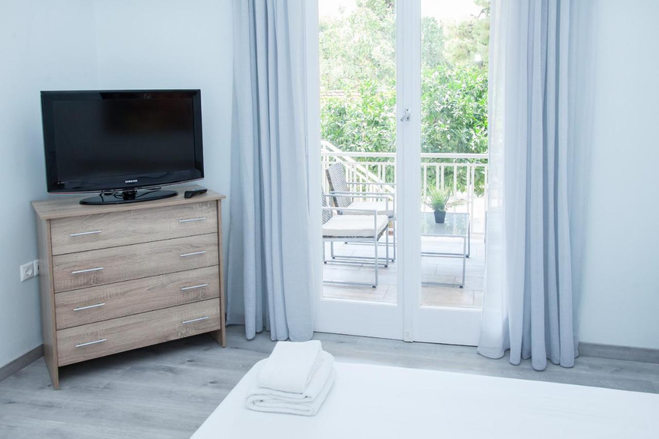 Sunny And Minimal Apt In Glyfada With 3 Bdrm Atena Exterior foto