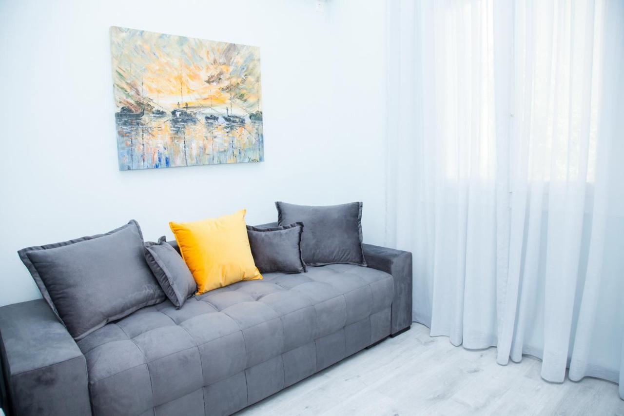 Sunny And Minimal Apt In Glyfada With 3 Bdrm Atena Exterior foto
