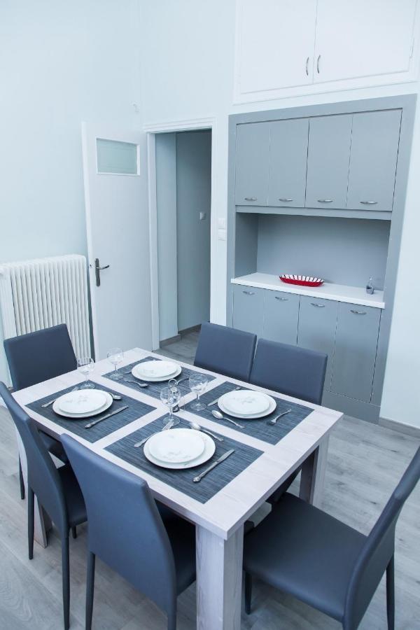 Sunny And Minimal Apt In Glyfada With 3 Bdrm Atena Exterior foto