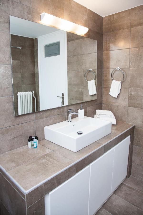 Sunny And Minimal Apt In Glyfada With 3 Bdrm Atena Exterior foto