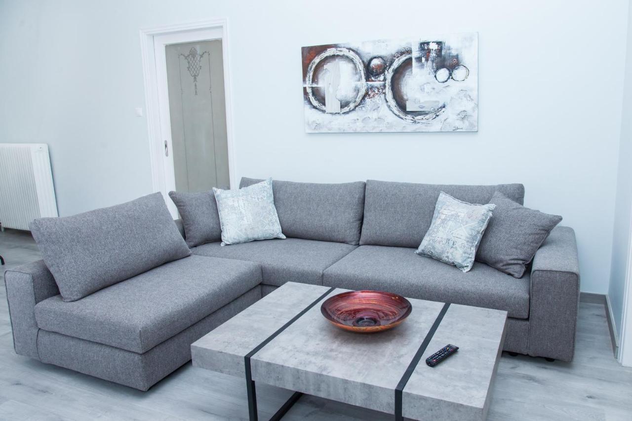 Sunny And Minimal Apt In Glyfada With 3 Bdrm Atena Exterior foto