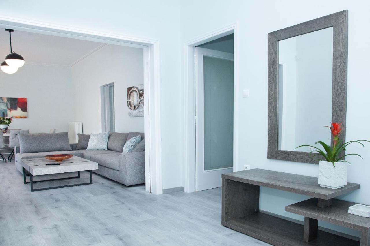 Sunny And Minimal Apt In Glyfada With 3 Bdrm Atena Exterior foto